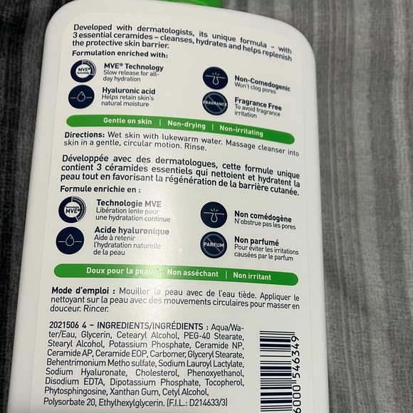 Cerave Hydrating Cleanser - Picture 3 of 4